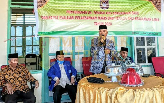 Bupati Enrekang H. Muslimin Bando, M.Pd berikan arahan pada acara penyerahan SK TAK baru, Minggu (11/10/2020). /ft: mas