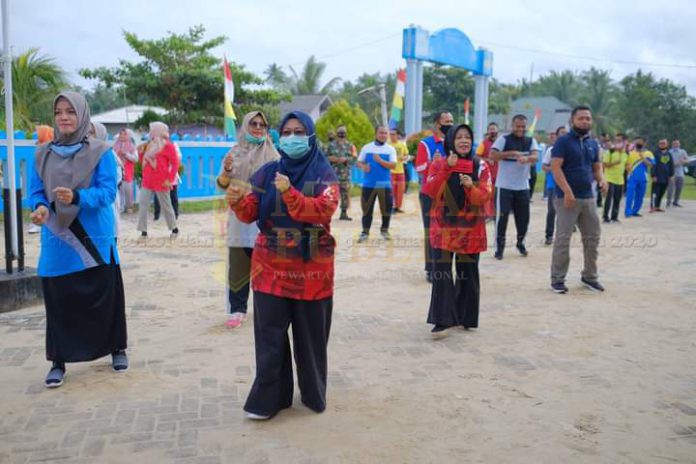 Wakil Bupati Natuna Ngesti Yuni Suprapti saat hadiri kegiatan senam sehat bersama dan donor darah. (Foto: prokopim)