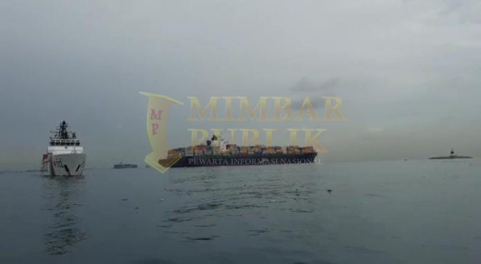 Kapal MV Tina 1 masih dalam pengawasan KN. Rantos - P.210 dan KN. Sarotama - P.112