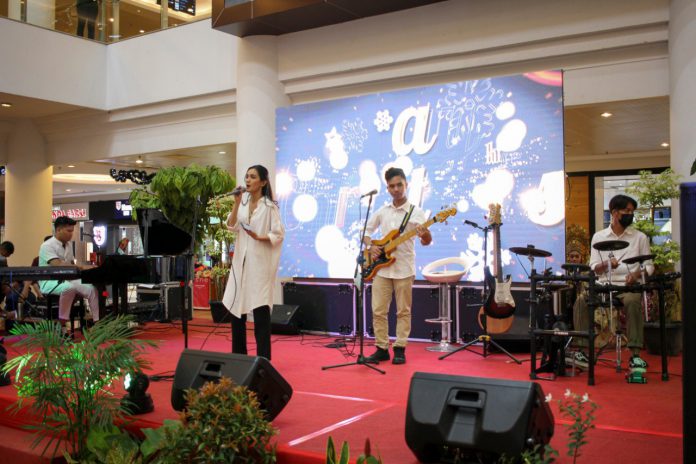 Mega Band, grup band Mega Mall Batam | Foto : Istimewa