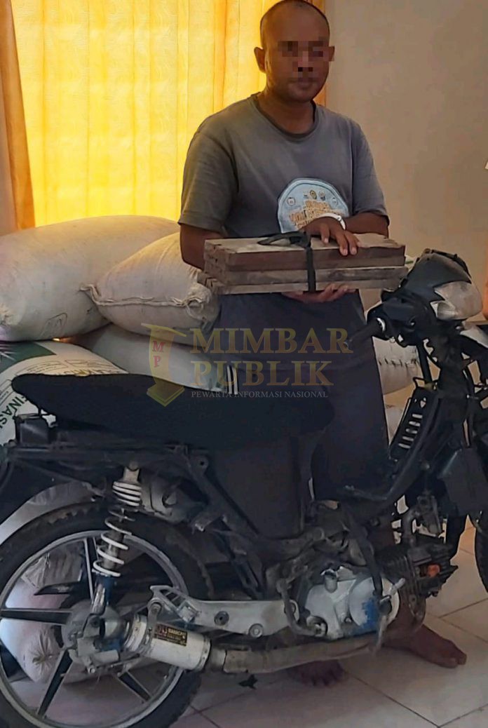 Pelaku dan brang bukti yang diamankan anggota polsek penengahan