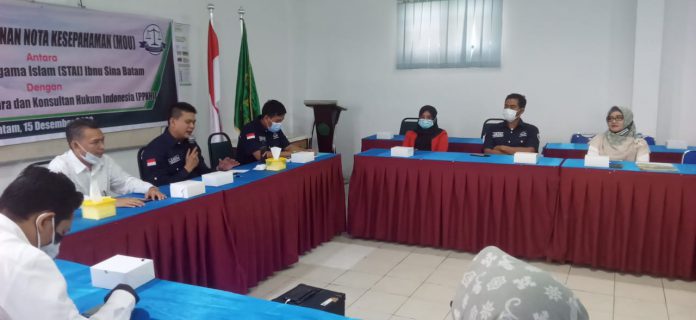 MoU Antara STAI Ibnu Sina Batam dengan PPKHI DPC Kota Batam Berjalan Mulus