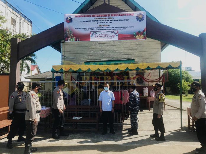 Polres Lingga Daerah Kepulauan Riau melakukan Pengamanan gereja dan Patroli Gabungan Skala besar dalam rangka Pengamanan Perayaan natal tahun 2020 di Kabupaten Lingga, Kepulauan Riau