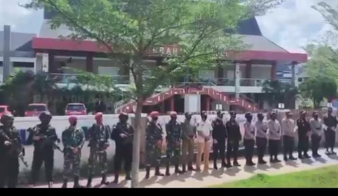 Satbrimob Polda Kepri Sterilisasi Gereja Kamtibmas Nataru