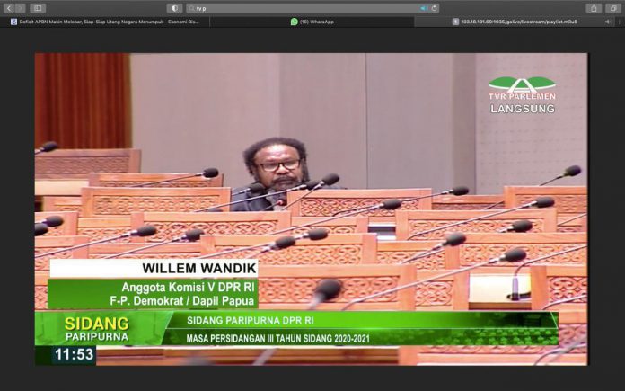 Anggota DPR RI Fraksi Partai Demokrat Willem Wandik saat sidang paripurna