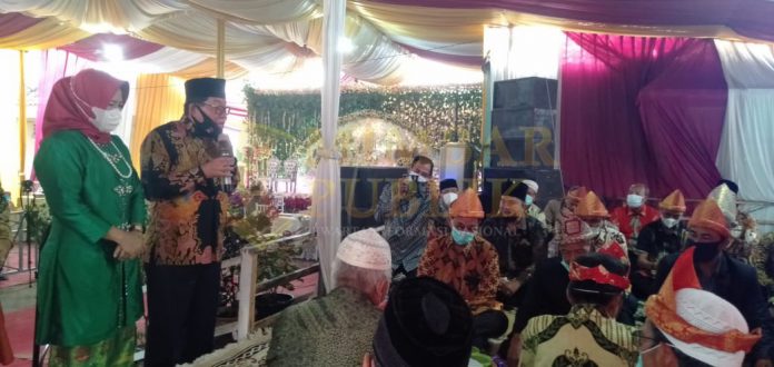 Bupati Mesuji Perkenalkan Perlengkapan Akad Nikah Kepada Wakil Bupati Tulangbawang