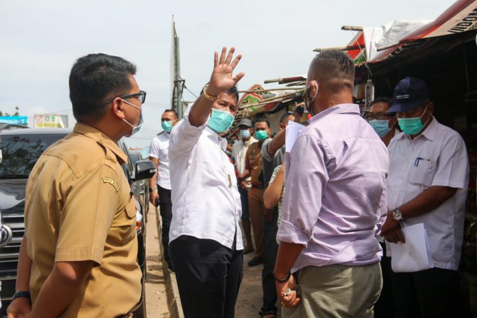 Wali Kota Batam, Muhammad Rudi saat meninjau lokasi di Simpang Barelang, Batam