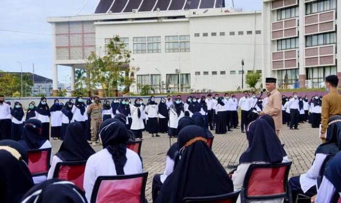 Kegiatan Apel Bersama di pelataran parkir belakang Kantor Balai Kota Padang, Aie Pacah