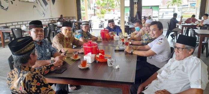 Para Tokoh Agama dan Masyarakat Tanjung Uban Kelurahan Tanjung Uban Sambangi Kantor Unit Pelayanan Pelabuhan (UPP) Syahbandar Kelas I Tanjung Uban, Kamis (28/1/2021).