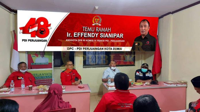 Anggota DPR RI Effendi Sianipar saat memberikan pengarahan kepada kader di Kota Dumai