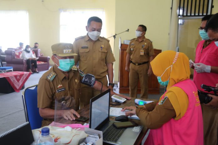 Kang Dawam Vaksinasi di Rumah Sakit Umum Daerah Sukadana