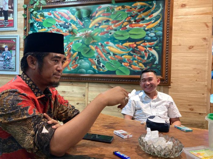 Ketua DPD KNPI Riau bertemu dengan Tokoh Masyarakat Riau Rusli Ahmad, Rabu (10/3/2021) malam, di Agrowisata Kopi Aren.