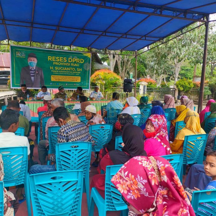 Sekretaris Komisi II  Anggota DPRD Riau, H Sugianto SH kembali reses bergerak melakukan sosialisasi peremajaan sawit rakyat (PSR) dan menjaring aspirasi, di Kelurahan Pelalawan