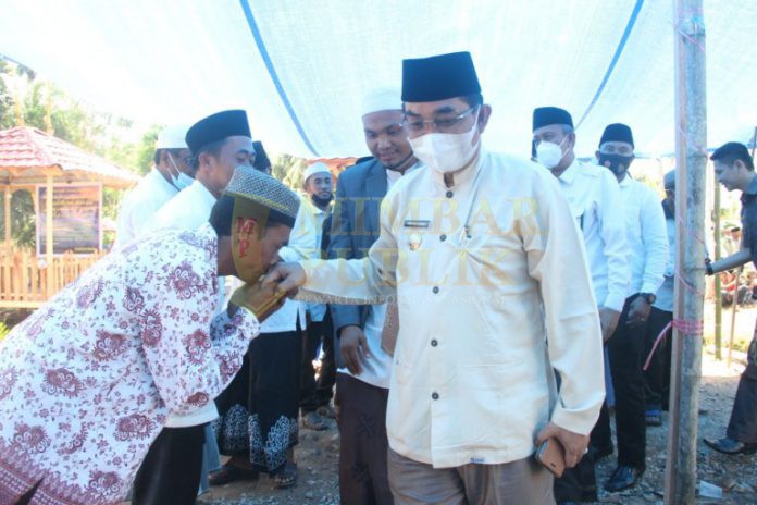 Bupati Tanjab Barat Sambut Acara Tasyakuran Atas Pendirian dan Pelaksanaan Pondok Pesantren At-Tibyan di Desa Teluk Sialang