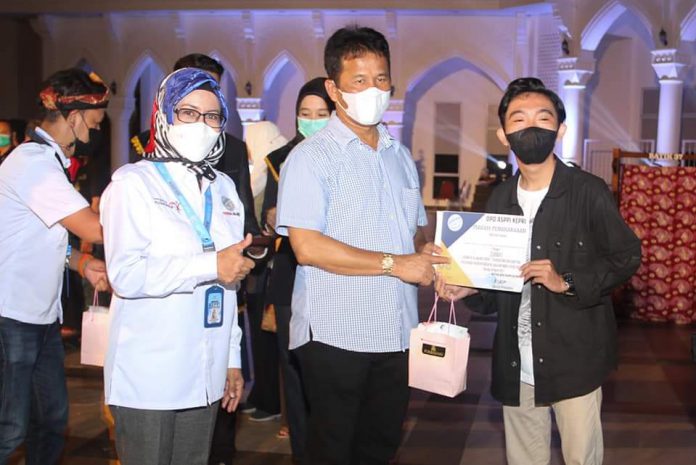 Wali Kota Batam, Muhammad Rudi, menghadiri malam puncak Tourism Soldier Carnival di Panggung Musuem Batam Raja Ali Haji, Dataran Engku Putri, Batamcentre, Minggu (4/4/2021) malam.