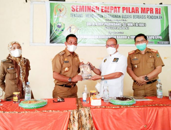 Anggota MPR RI Ajiep Padindang Adakan Seminar Empat Pilar di Aula Kantor Camat Barru