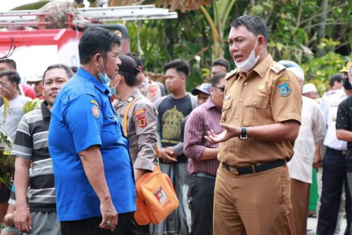 Wakil Bupati Kabupaten Tanjab Barat Kunjungi Warga Yang Mengalami Musibah Kebakaran Di Desa Kuala Indah/Kecamatan Kuala Betara