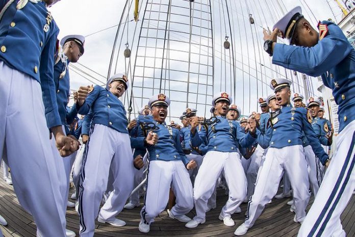 Taruna Taruni Akademi Angkatan Laut Lantamal IV Makassar