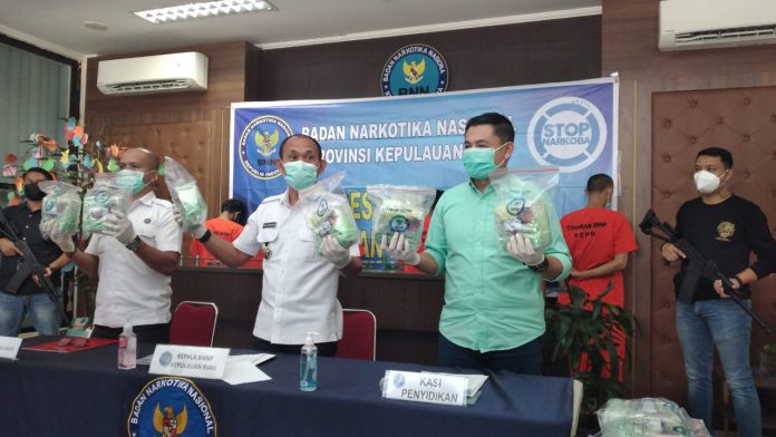 Badan Narkotika Nasional Provinsi Kepulauan Riau (BNNP Kepri) berhasil mengungkap 3 (tiga) kasus peredaran gelap Narkoba jaringan Internasional yang terjadi di wilayah Kepulauan Riau, yakni dengan barang bukti Narkotika Golongan I jenis Sabu seberat bruto 20.192,88 gram dengan jumlah tersangka 6 orang.