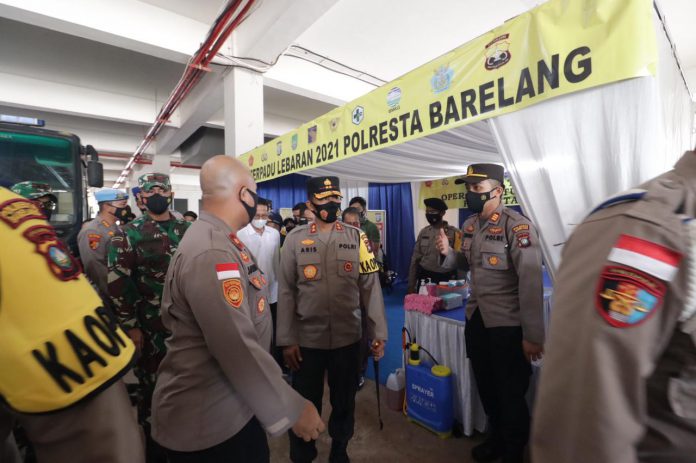 Kapolda Kepri Irjen Pol Dr. Aris Budiman, melaksanakan peninjauan Posko Pengamanan Operasi Ketupat Seligi – 2021 di sekitaran wilayah Kota Batam. Jumat (7/5/2021).