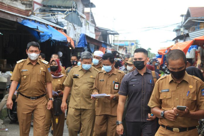 Wabup Tanjab Barat Meninjau Pasar Jelang Hari Raya Idul Fitri