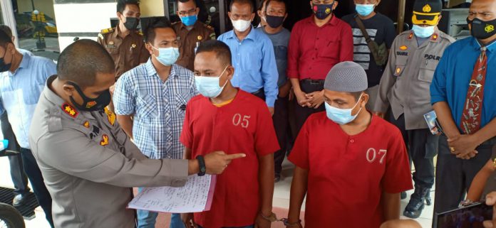 Kapolres Tanjung Balai, AKBP Putu Yudha Prawira saat melakukan konferensi pers pengungkapan kasus pembunuhan, Kamis 18