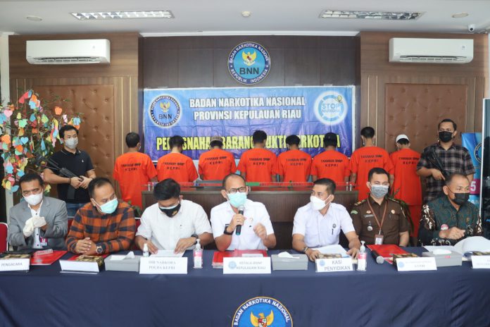 BNNP Kepri berhasil menangkap 8 orang tersangka serta musnahkan 19kg sabu