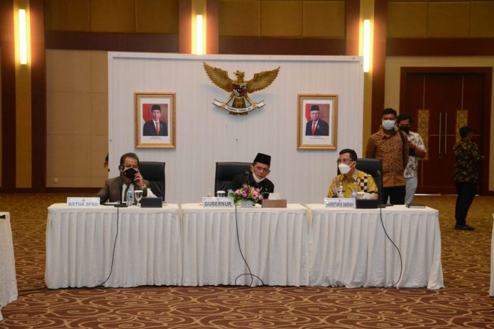 Pemerintah Provinsi Kepri bersama Forkopimda melaksanakan Rakor yang membahas percepatan penanganan Covid – 19 di wilayah Provinsi Kepulauan Riau, bertempat Aula Rapat Kantor Gubernur Provinsi Kepri, Tanjungpinang, Kamis (20/5/2021).