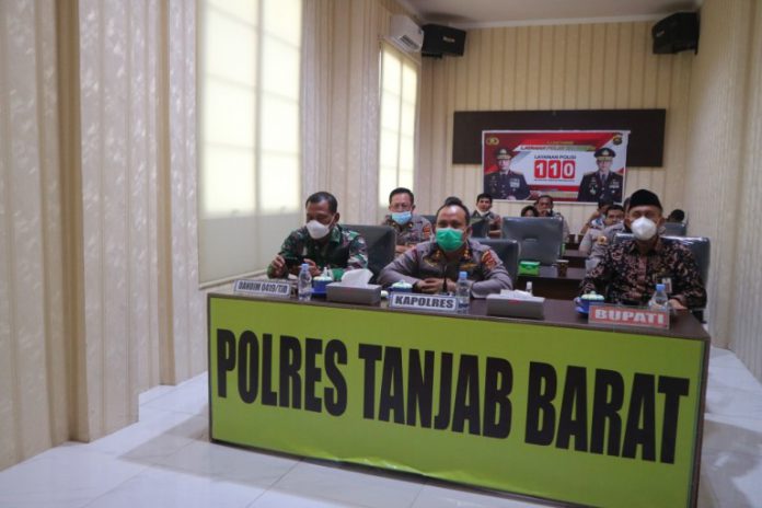 Sekda Tanjab Barat Mengikuti Launching Layanan Polisi 110 Melalui Secara Virtual