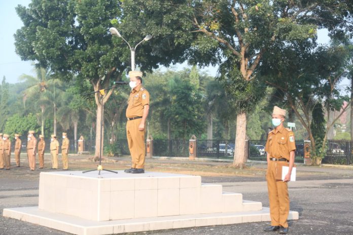 Bupati Dawam menjadi Pembina Apel Mingguan di Lingkungan Pemerintah Kabupaten Lampung Timur