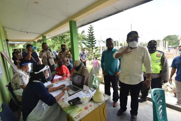 Aunur Rapiq Tinjau Vaksinasi di Kecamatan Kundur Barat dan Ungar