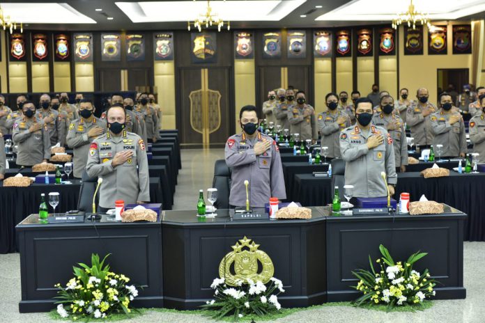 Kapolri Jenderal Listyo Sigit Prabowo membuka Rapat Kerja Teknis (Rakernis) gabungan Divisi Hukum (Divkum) Polri, Divisi Humas Polri, Divisi Hubinter Polri dan Divisi Teknologi Informasi dan Komunikasi (Div TIK) Polri, di Gedung Rupatama, Jakarta Selatan, Kamis (3/6/2021).