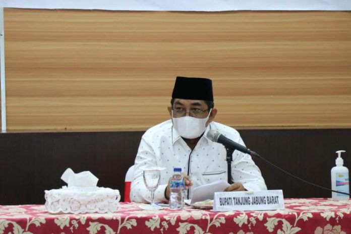 Bupati Drs H Anwar Sadat MAg Sambut Kedatangan Gubernur Jambi Dalam Rangka Kunjungan Kerja Penanganan Corona di Kabupaten Tanjab Barat