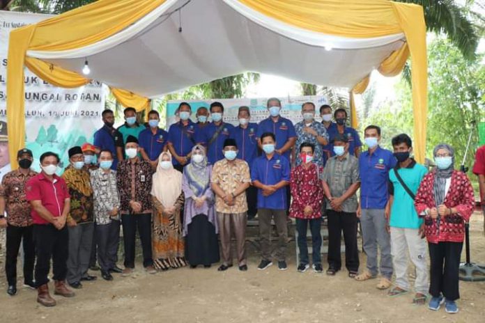 Bupati Didampingi Ibu Ketua TP PKK Tanjab Barat Giat Penyerahan Sertifikat RSPO (Roundtable Of Sustainabilty)