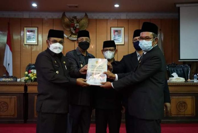 Bupati Karimun Hadiri Rapat Paripurna DPRD