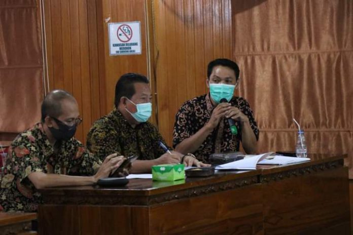 Wakil Bupati Tanjung Jabung Barat Memimpin Rapat Pembahasan Dan Evaluasi Kegiatan Tim Satuan Gugus Tugas (Satgas) Covid-19 Di Pola Utama Kantor Bupati