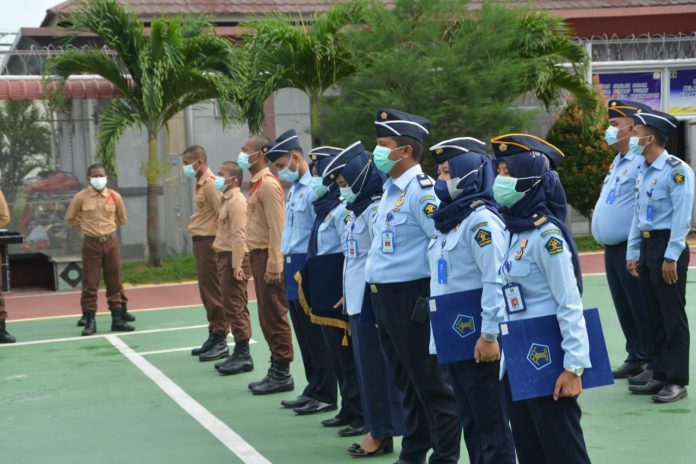 Karutan Batam Sematkan Wing Tembak Kepada Pegawai Rutan Batam