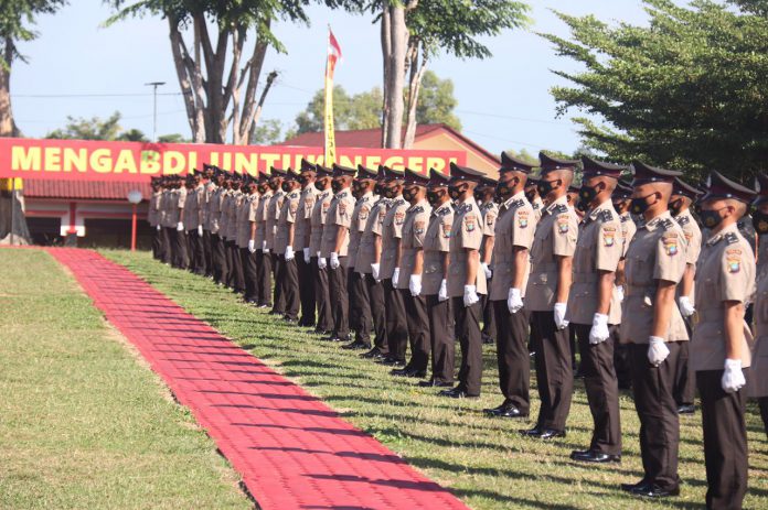 Upacara Penutupan dan Pelantikan Bintara Polri T.A 2020/2021 dipimpin langsung oleh Kapolda Kepri Irjen Pol Dr. Aris Budiman, bertempat di SPN Polda Kepri, Tanjung Batu