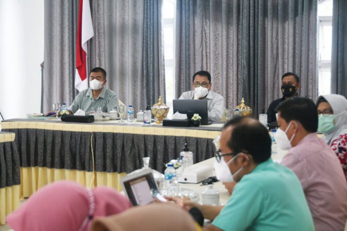 Rapat Koordinasi (Rakor) Satgas Covid-19 tentang PPKM di Perketat secara Tinggi dilaksanakan secara zoom meeting di Guest House, Sabtu (10/07/2021).