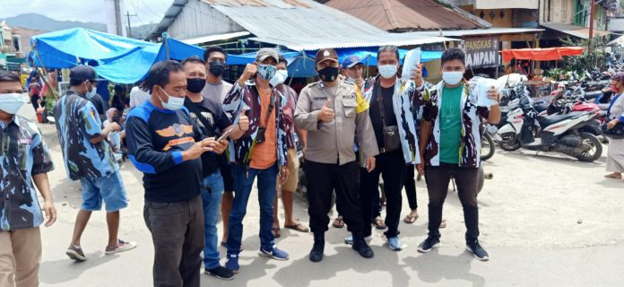 Pembagian masker oleh IPK Tigabinanga