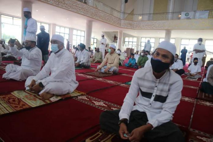 Sholat Idul Adha 1442 H di Masjid Syaikh Utsman Tungkal, Selasa (20/07/21).