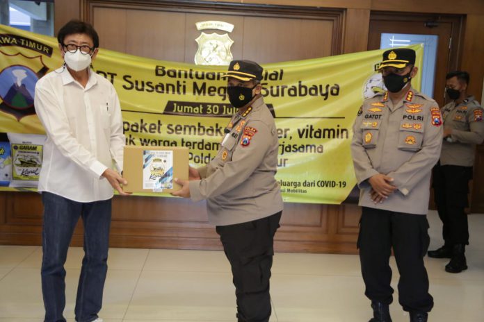 Polda Jawa Timur menerima bantuan sosial (Bansos) dari PT. Susanti Megah Surabaya.