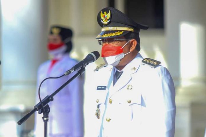 Bupati Tanjab Barat, Drs.H. Anwar Sadat, M.Ag, menjadi Inspektur Upacara Pengibaran Bendera Merah Putih