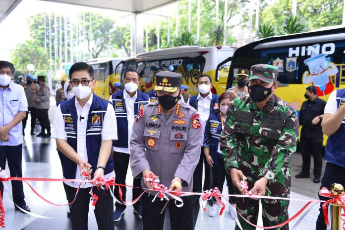 Kapolri lepas bus vaksinasi keliling