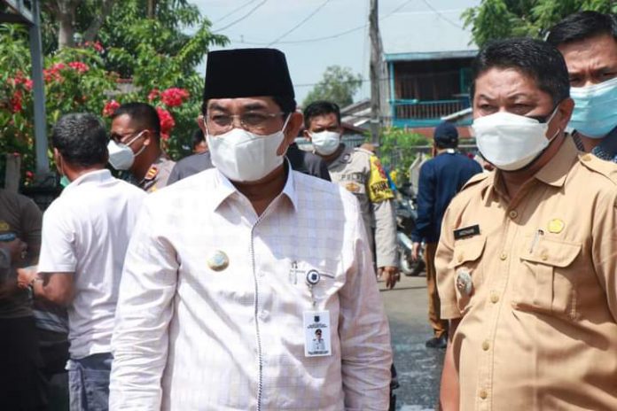 Bupati Tanjab Barat Didampingi Sekretaris Daerah Tinjau Lokasi Kebakaran