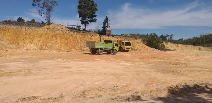 Galian tanah urug di daerah Mengkuse, Desa Sawang Selatan Kecamatan Kundur Barat, Kabupaten Karimun, Kepri