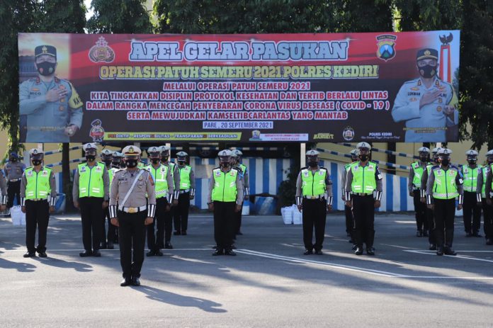 Kegiatan apel sebelum melaksanakan operasi patuh semeru 2021