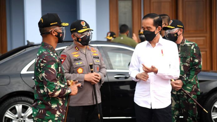 Presiden Joko Widodo bertolak menuju Provinsi Lampung untuk melakukan kunjungan kerja dari Pangkalan TNI AU Halim Perdanakusuma, Jakarta, pada Kamis, 2 September 2021. Foto: BPMI Setpres/Lukas