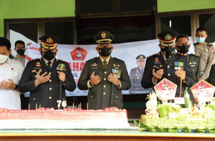 Kapolres kediri kota bersama jajaran TNI brigif 16/ Wira Yudha