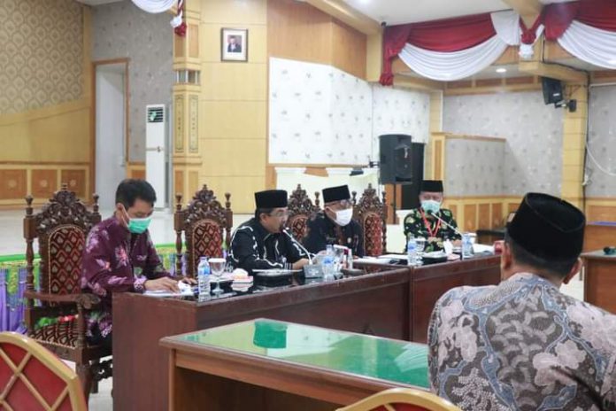 Bupati Tanjab Barat Pimpin Rapat Penegasan dan Penetapan Batas Desa Kampung Baru